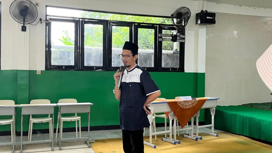 kepala sekolah smpit assa'adah alchilashiyyah