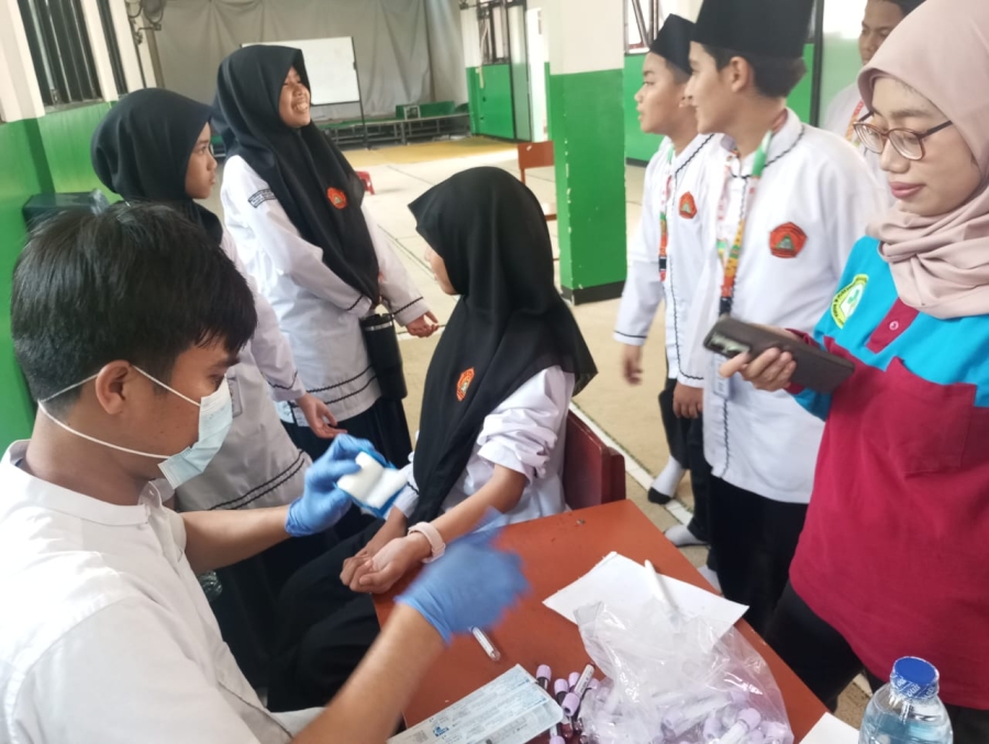 screening siswa aschi dengan tenaga medis dari puskesmas pasar minggu
