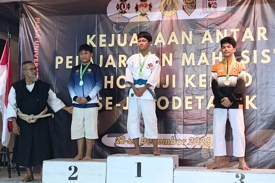 syiekar mewakili SMPIT Aschi juara III shorinji Kempo sejabodetabek